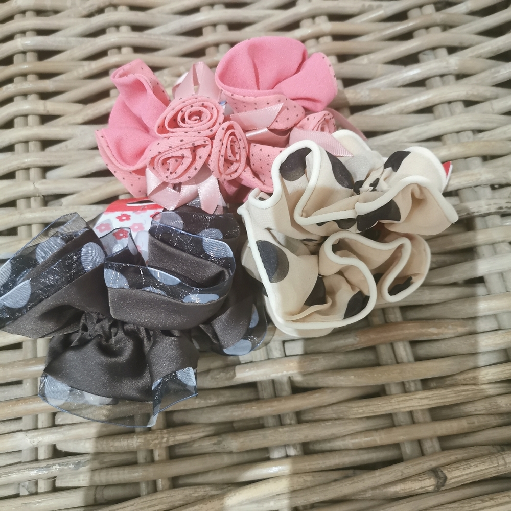 3 new polkadot scrunchies hair ties